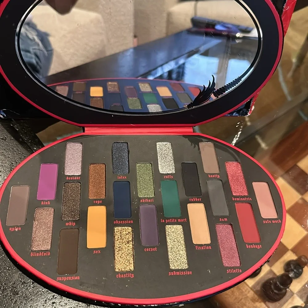 KAT VON D FETISH EYESHADOW PALETTE NIB